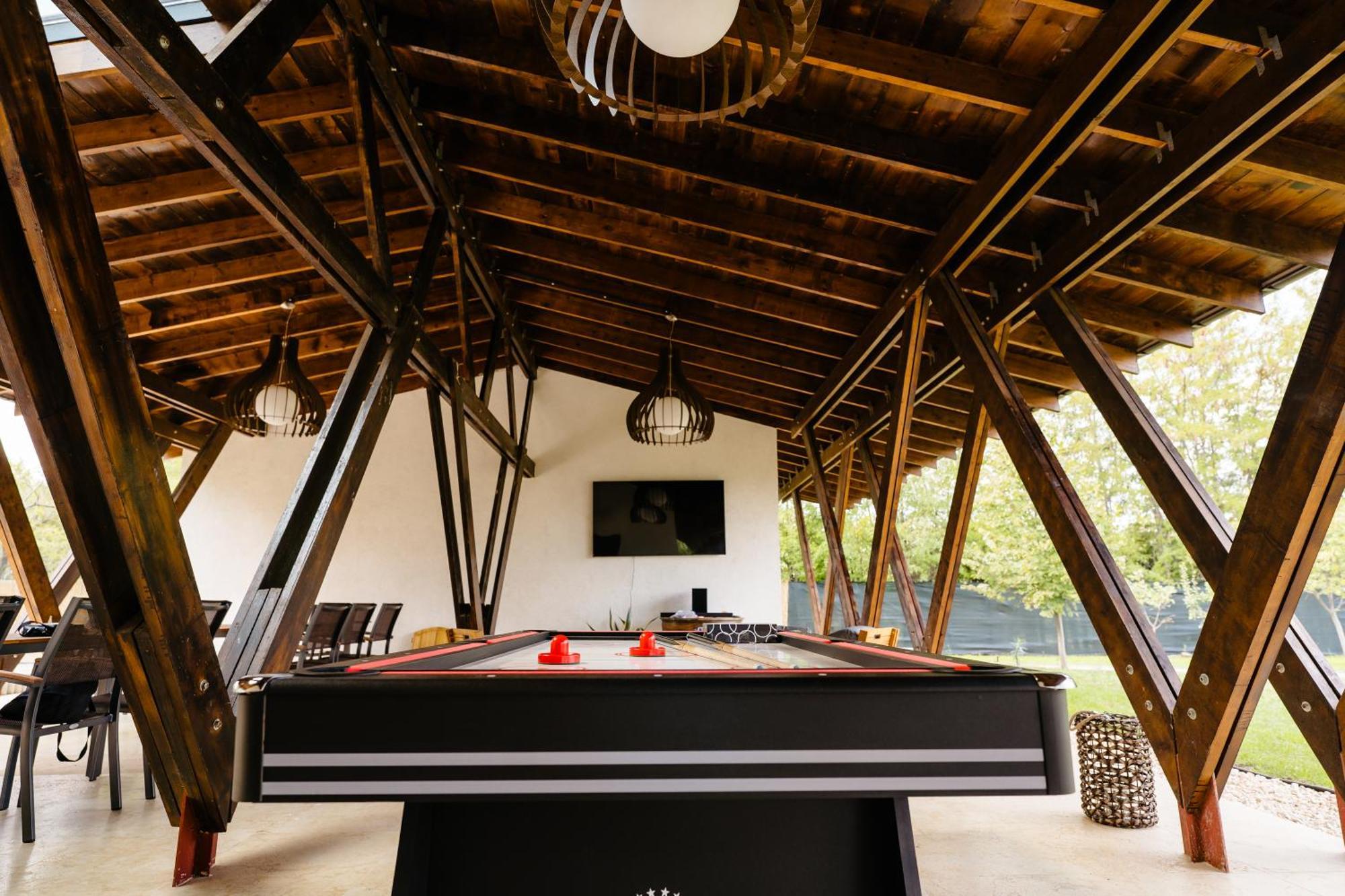 The Tribe Alpaca Retreat Hotel Branesti ภายนอก รูปภาพ
